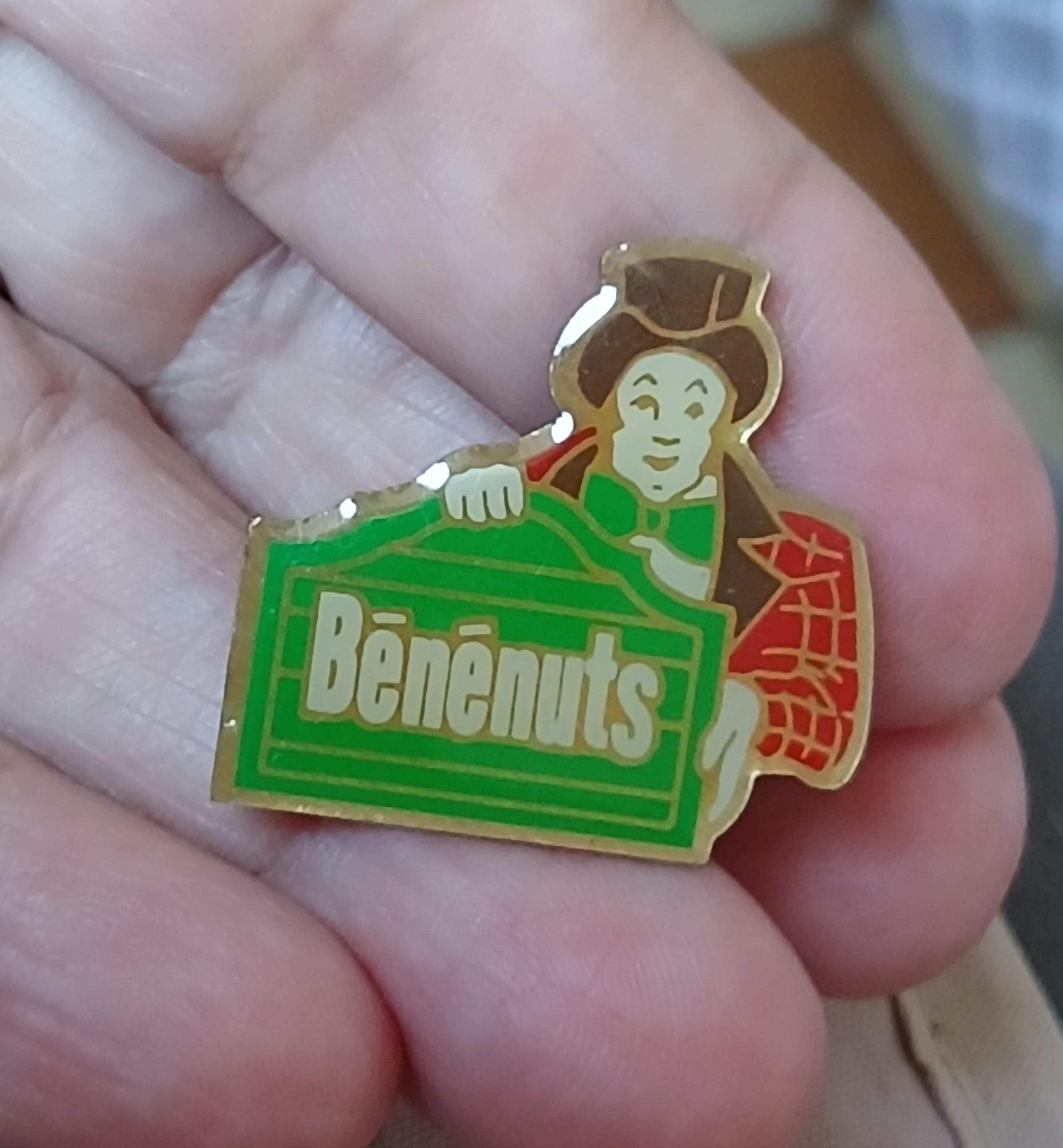 troc de troc reserver. pins ' benenuts ' image 0