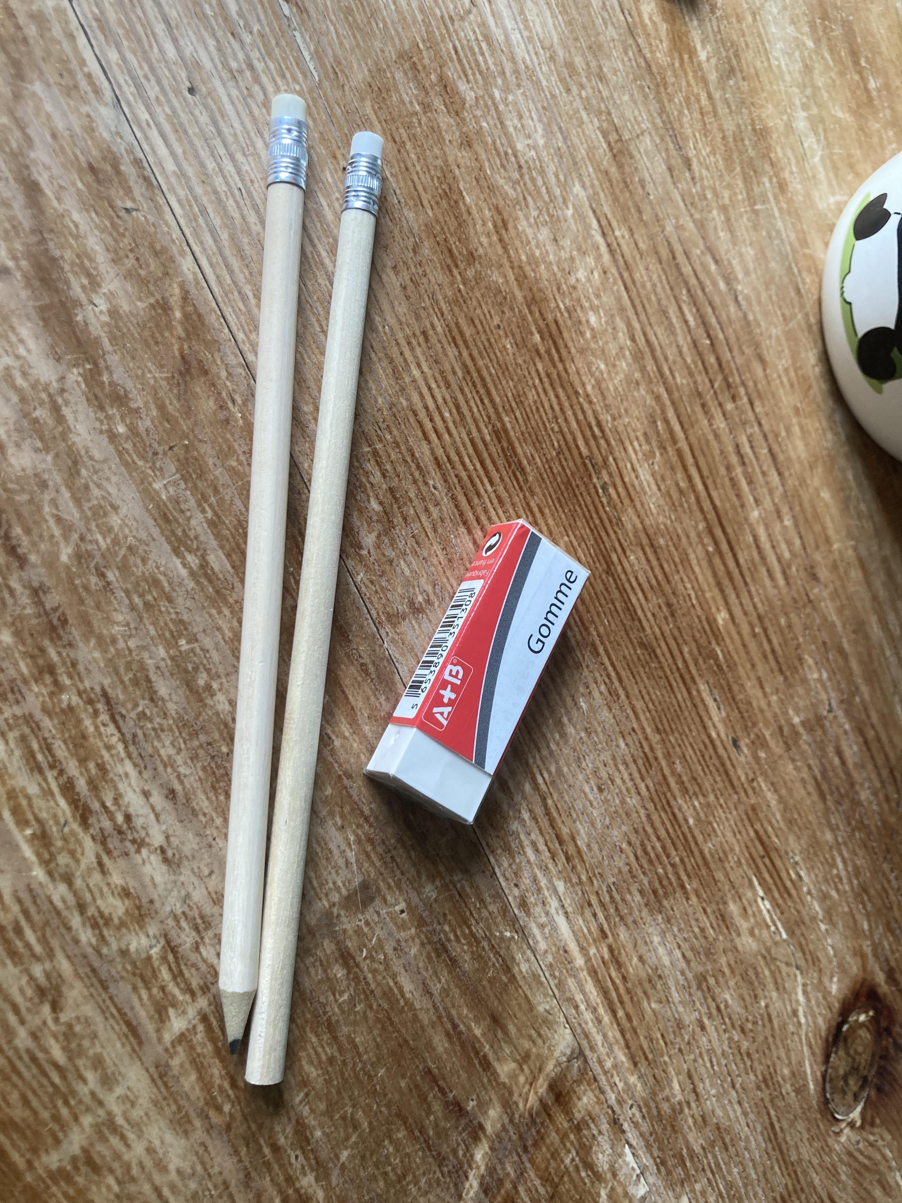 troc de troc réservé lot de 2 crayons de papier et une gomme neufs image 0