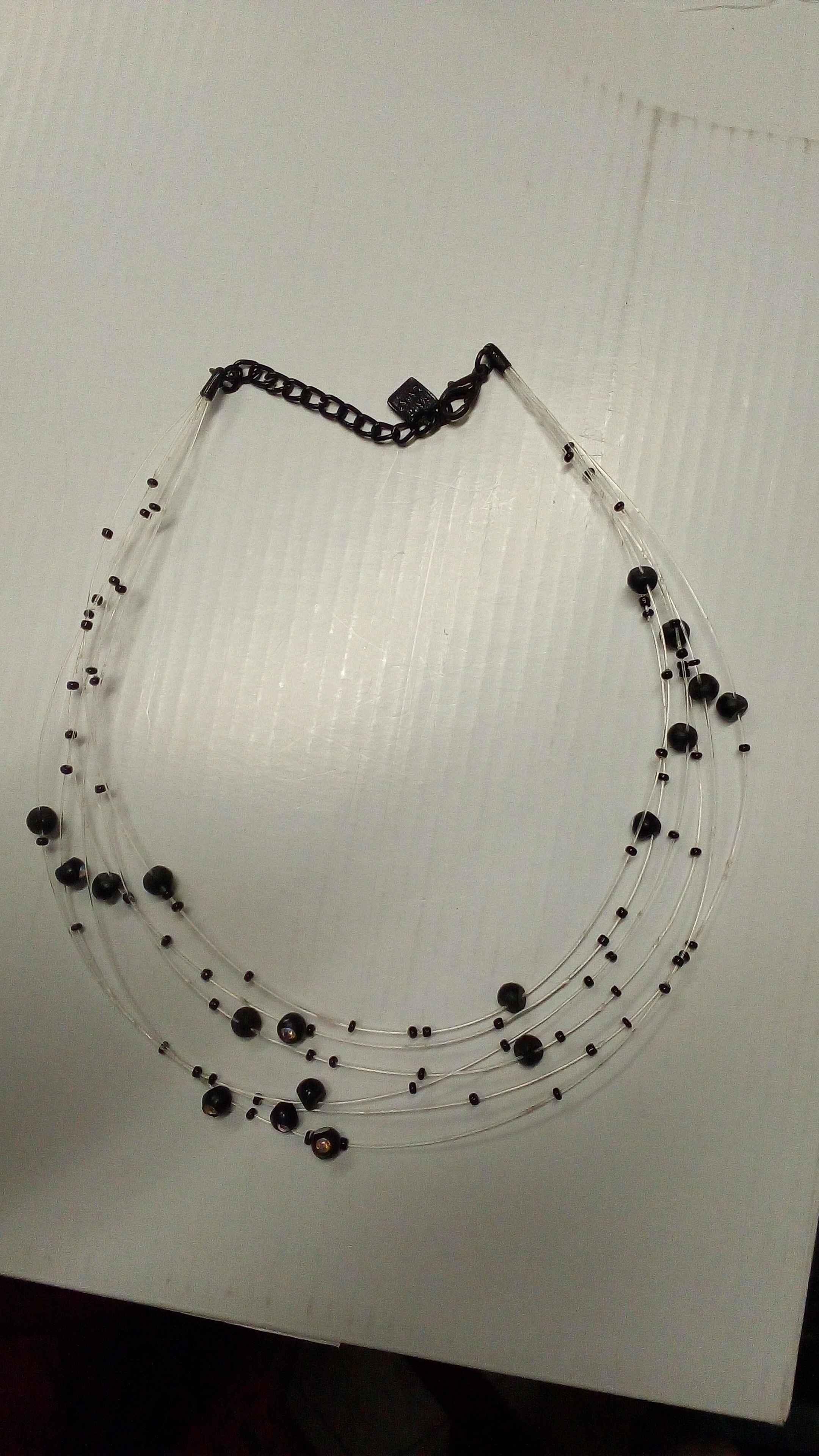 troc de troc collier fil, strass et perles noire image 0